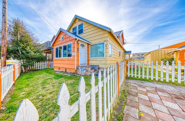 Seven Cozy Cottages - Minutes to Beach & Downtown - Dogs Welcome