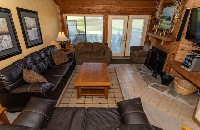 Seven Springs Sunridge 2 Bedroom Standard Condo, Mountain Views! by RedAwning