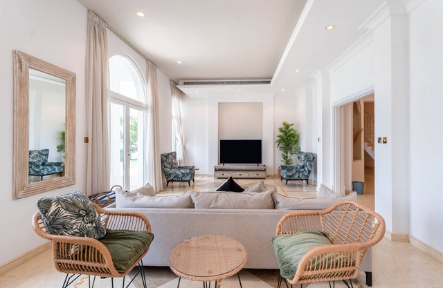 Sezavi Holiday Homes. Spacious villa with modern renovations
