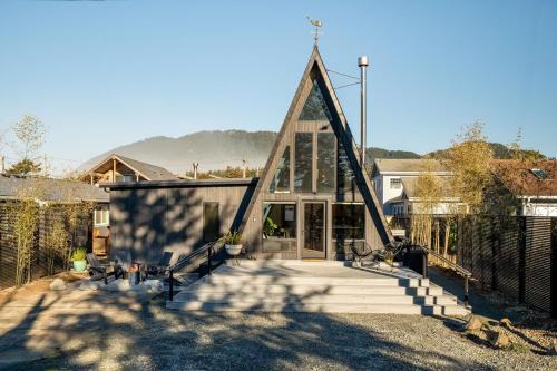 Shadow Peak A-frame by Oregon Coast Modern