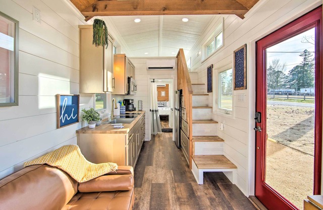 Shared Dock & Lake Access: Daingerfield Tiny Home