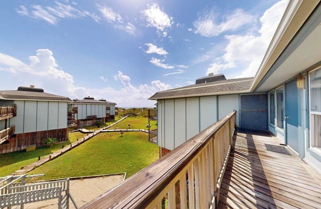Shared Heated Pool, Boardwalk to Beach, Golf Cart Access
