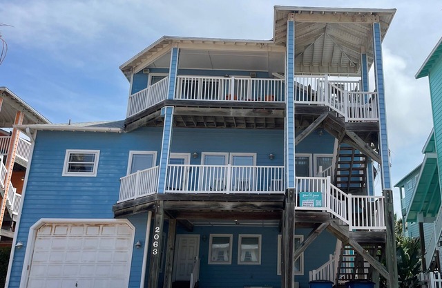 Shared Pool, Pet Friendly, Walking Boardwalk to the Beach