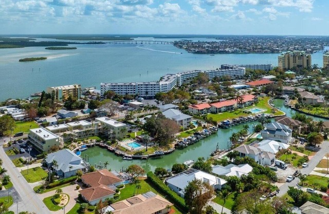 Sharp and Trendy 2 Bedroom Waterfront Condo