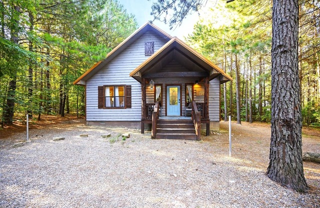 Shear Comfort|Farmhouse Style|Honeymoon Cabin
