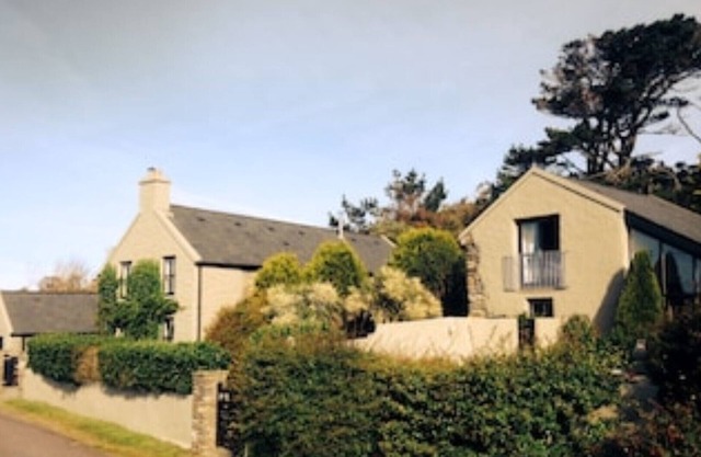 Sheep's Head farmhouse and barn overlooking Dunmanus Bay