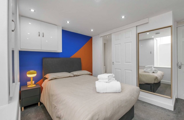 Sheffield 2-Bed Flat by Parks, Trails & Woodland