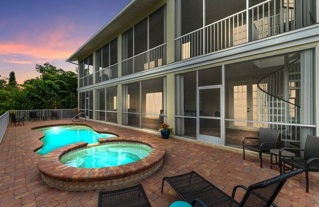 Sheffield - Heated Pool, Spa, Pool Table, Covered Porches, BBQ, Theater Room all