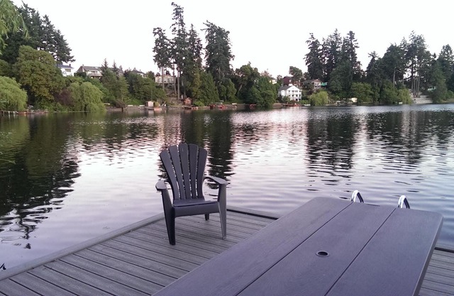 Shelby LakeFront House. . Langford Lake Near The Ocean - Victoria's West Shore
