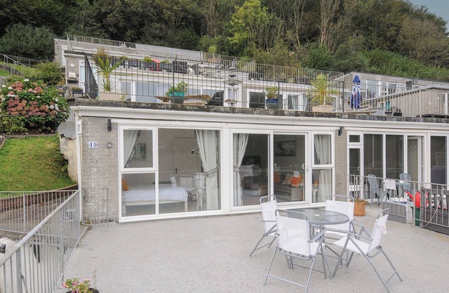 SHELLS COTTAGE, pet friendly, with a garden in Looe
