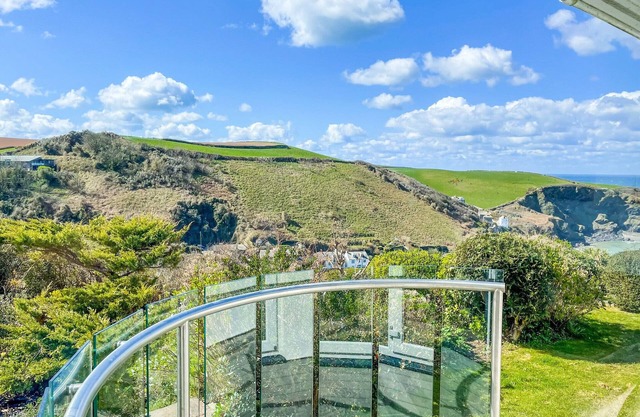 Shellseekers, lovely views across Port Isaac