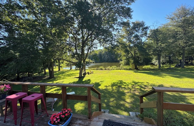 Shelter Island - spacious 4 bdrm home near beach! Heavenly, peaceful oasis