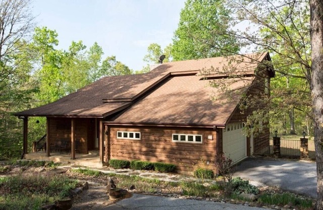 Shelton's Way -Fire Pit, Pet Friendly, Lake Access