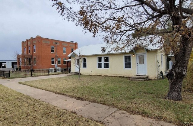 Sheriff's House next to Jailhouse