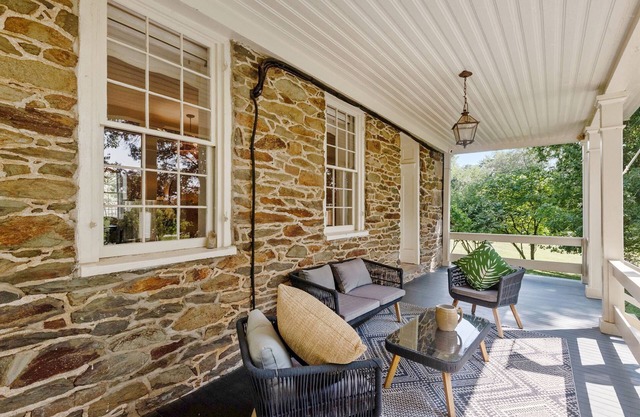 Shiloh, Shiloh Renovated Farm House in Purcellville