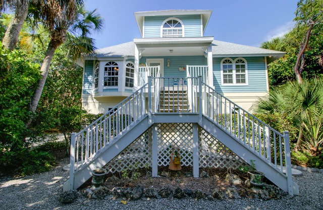 Shimmering Shells: Island Oasis Nestled in Bayou!