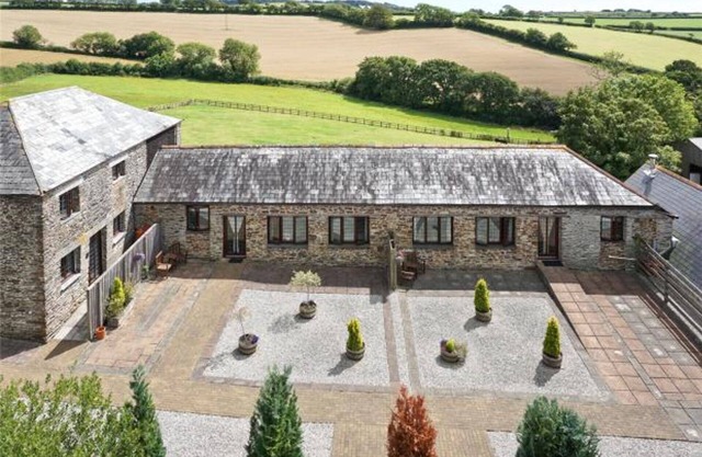 Shire Horse, 6 miles to Looe & dog friendly Seaton Beach, country retreat (1 BR)