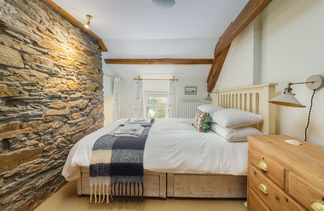 Shore Cottage - a holiday cottage that sleeps 6 guests in 3 bedrooms