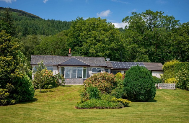 Shore House - Sleeps 10 - sleeps 10 guests in 5 bedrooms