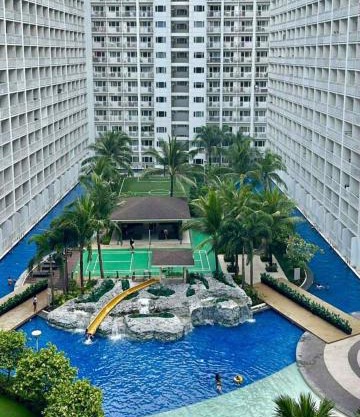 Shore Residences Pool View Room near MOA and NAIA