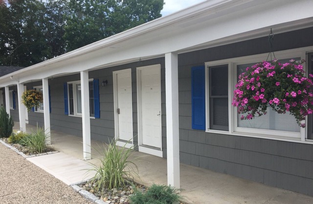 Shore Road Inn