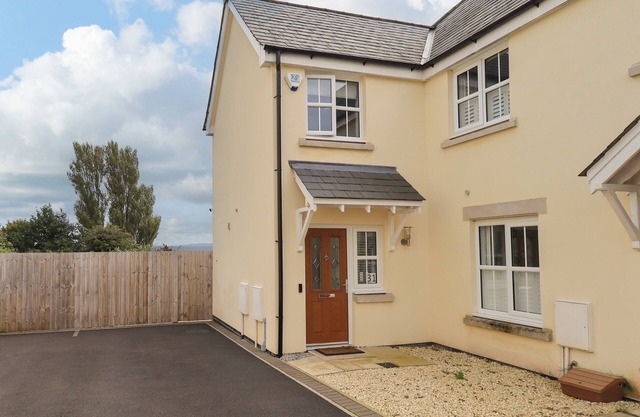 SHORE VIEW, country holiday cottage in Grange-Over-Sands