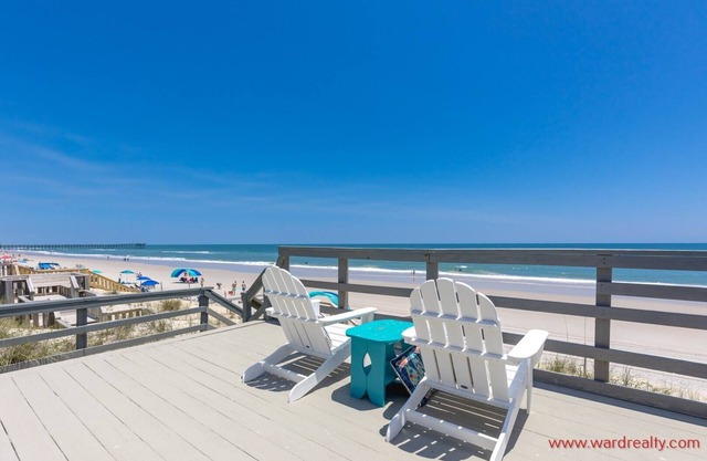 Shoreline - Classic Oceanfront Home - 2 Living Rooms & 2 Kitchens; Sleeps 14