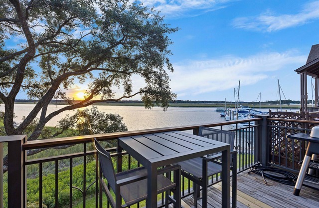 SHORT STAYS! Waterfront at Bohicket - Upgraded Townhome, VIEWS!, Pool Access, Walk to Restaurants!