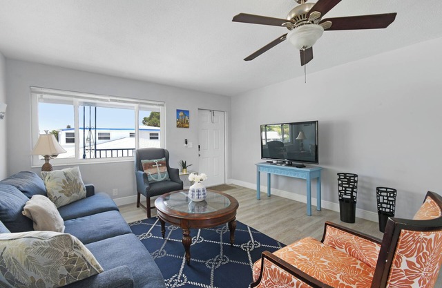 Short Walk to Dining - Close to Beach - Snorkeling - Surfing - Wi-Fi