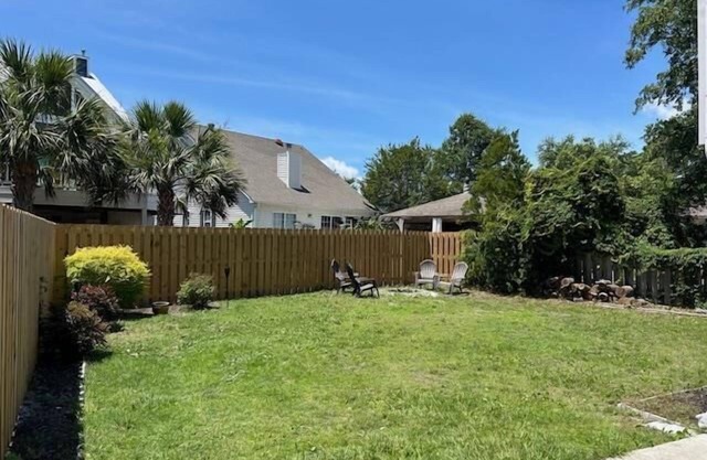 Short Walk to the Beach - Remodeled Duplex