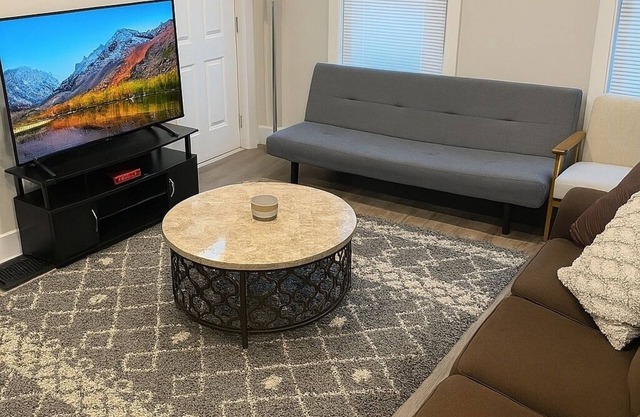Short Walk to Yale | 4BR| Laundry|WiFi