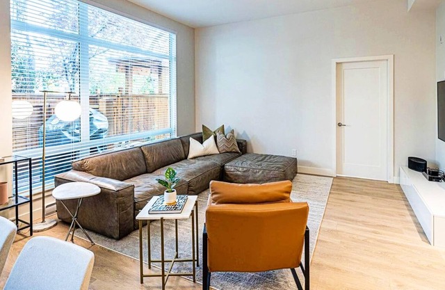 Sidney Executive Suite by IRIS PROPERTIES!