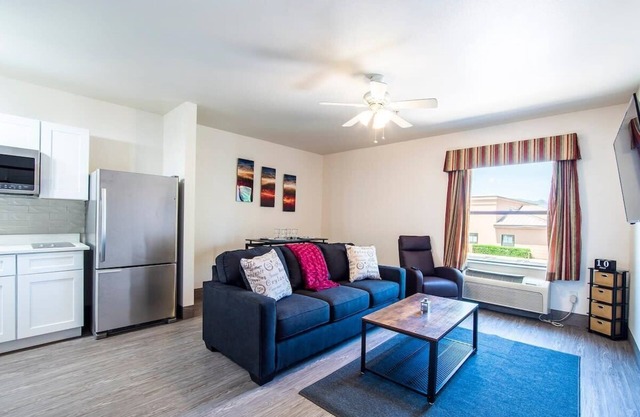Sierra Vista 1bd King Suite