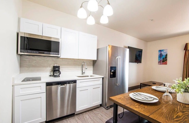 Sierra Vista 2bd Queens Deluxe