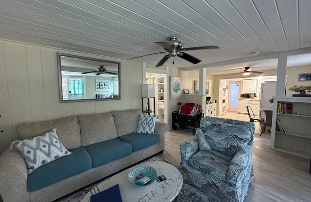 Siesta Key- 2 Bed 1Bath Villa,1500 ft from Beach, Barefoot Bungalows -"GULL"