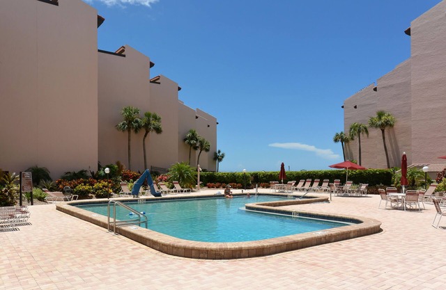 Siesta Key - 2BR - Beachfront Condo on Crescent Beach - Heated Pool - Tennis Ct