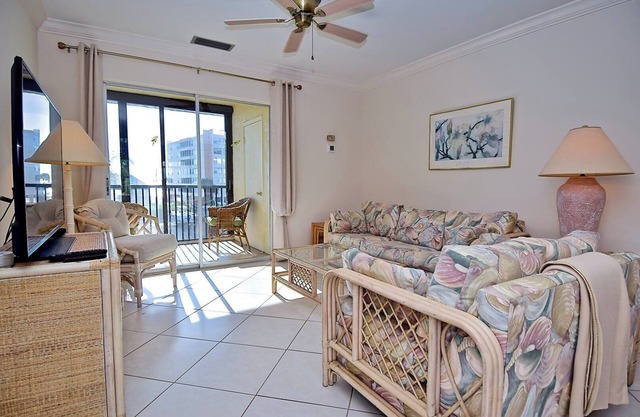 Siesta Key Waterfront Condo on Turtle Beach Inlet. Fish, Swim & Boat just Steps from Your Door. The