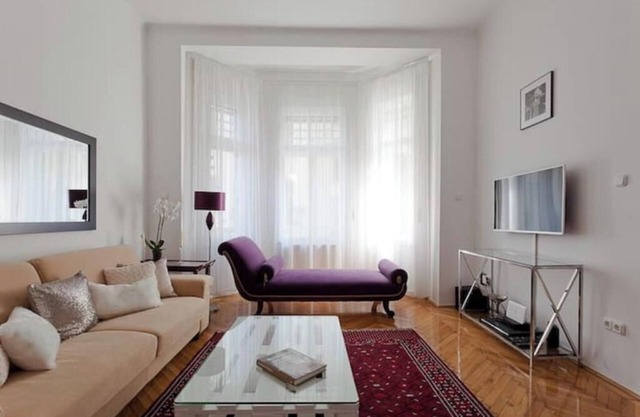 Silent, pure luxury, liberty style flat in Buda Castle area for 6 pax 103 m2