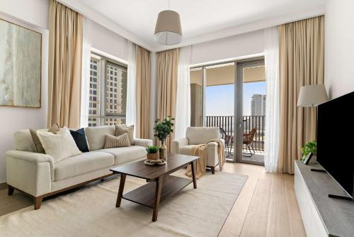 Silkhaus Chic 1BR in Creek Beach Grove with Pool view