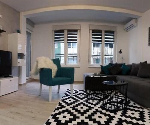 SILVER aPARTMAN 1