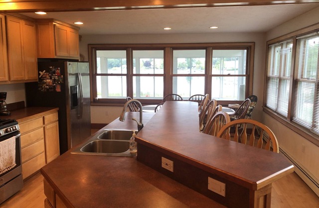 SILVER LAKE, 5 ACRES OF PRIVACY, 500 FEET PRIVATE WATER FRONTAGE!