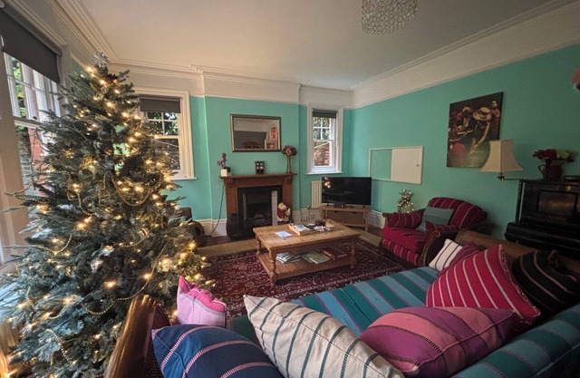Silverdale Starlight spacious apartment with garden & parking