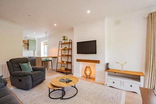 Simply Stunning 3 Bed Apartment with Free Parking
