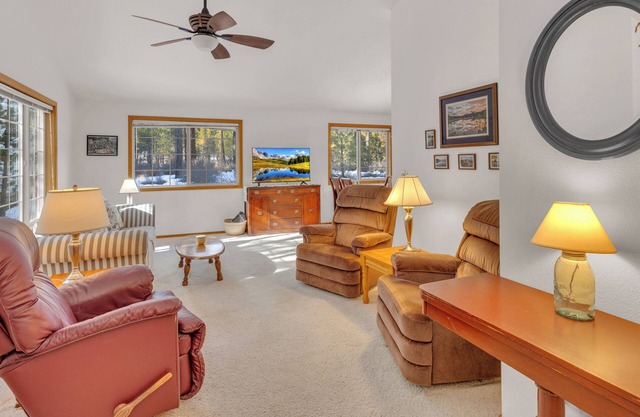Single Level, 3 bedroom located near the Deschutes River, paved walking trail