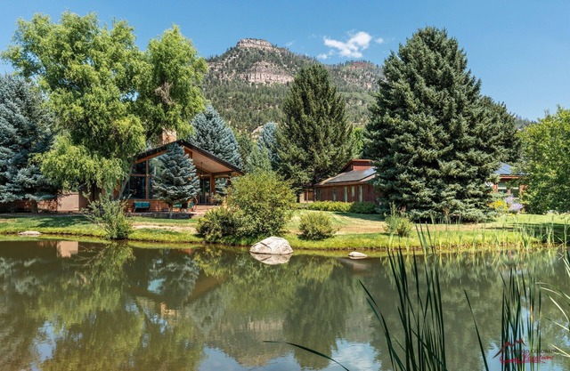 Single Level, Monthly Rental, Pond out Back!