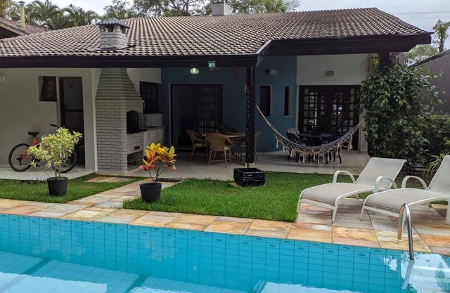 Single-story house in Riviera de São Loureço with heated pool and gourmet balcony