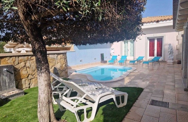 SINZIAS HOUSE WITH SWIMMING POOL 6 BEDS