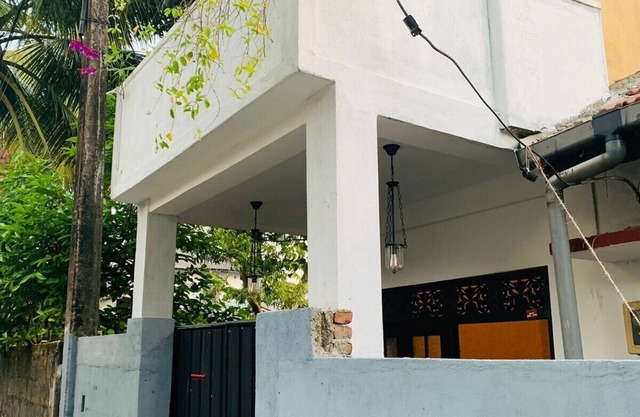 Situated in heart of Galle. Walking distance to galle fort, Galle train staion.
