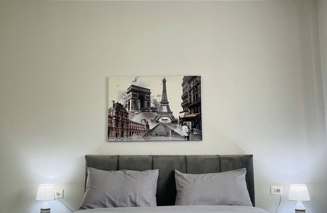 Situated in Tirana, 700 metres from Skanderbeg Square.
