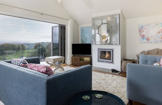 Situated two miles south of the vibrant city of Bath, Barley Brake is the perfect Rural Retreat. The